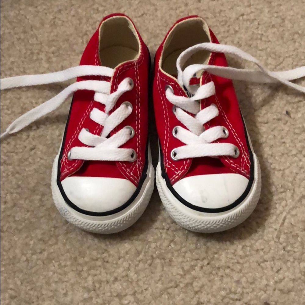 Red kids converse sneakers  size 5